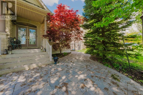56 Park Ridge Dr, Vaughan (Kleinburg), ON 4