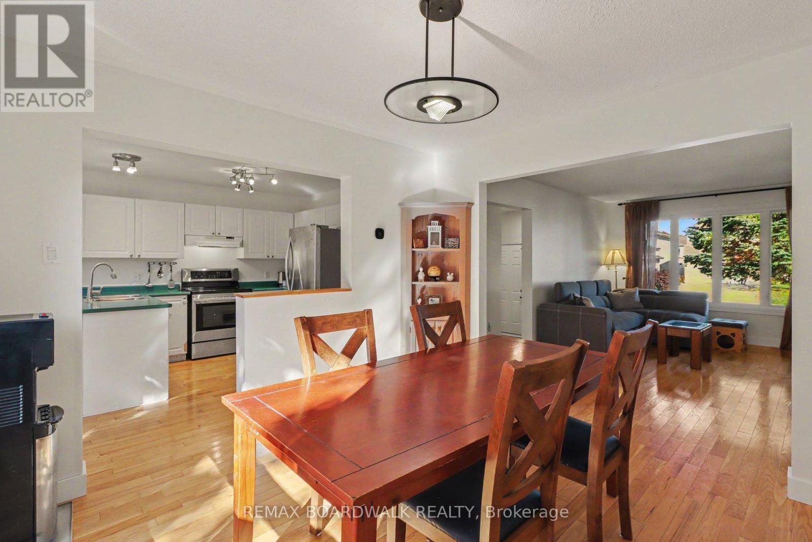 869 CLEARCREST CRESCENT