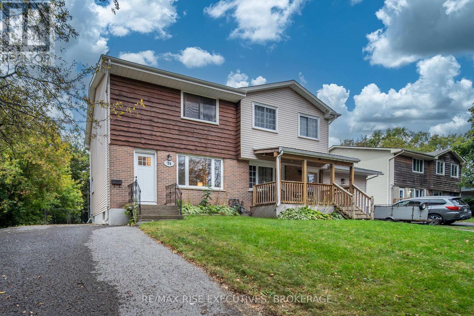 18 CARRIAGE COURT AVENUE