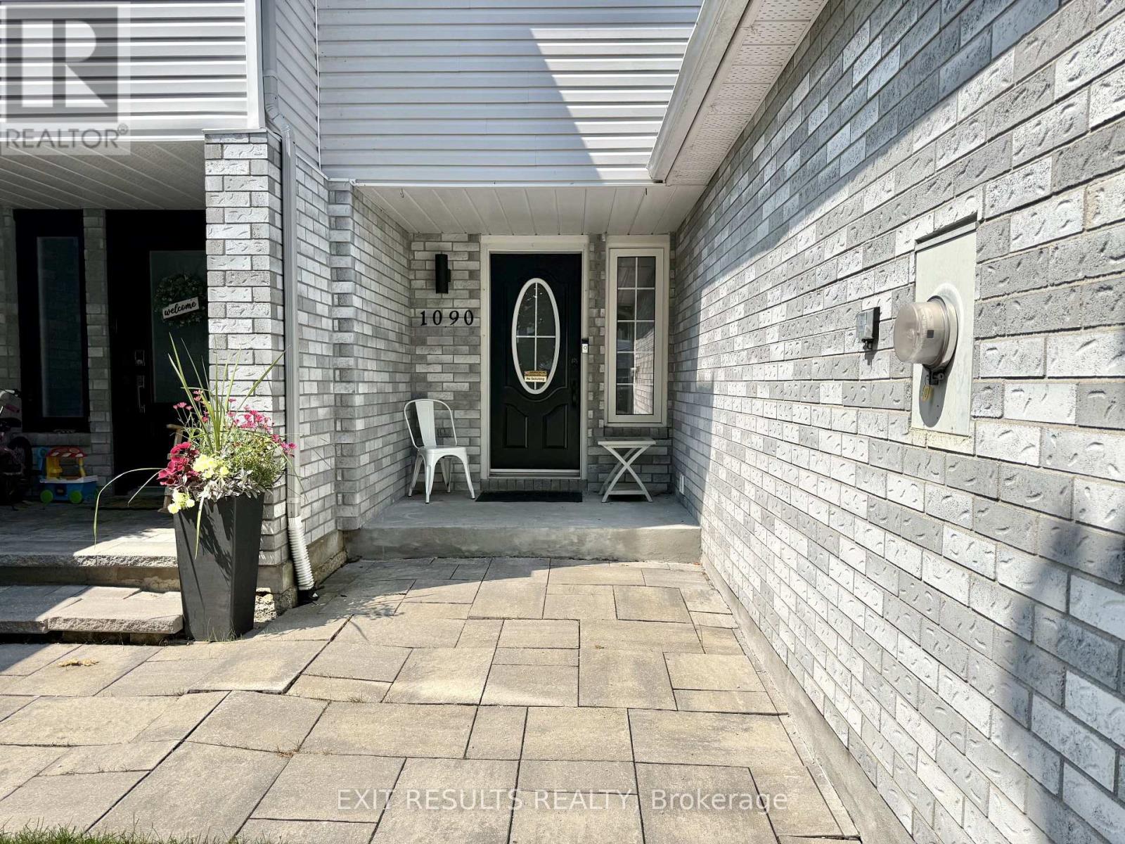 1090 DIANNE AVENUE - Photo 2