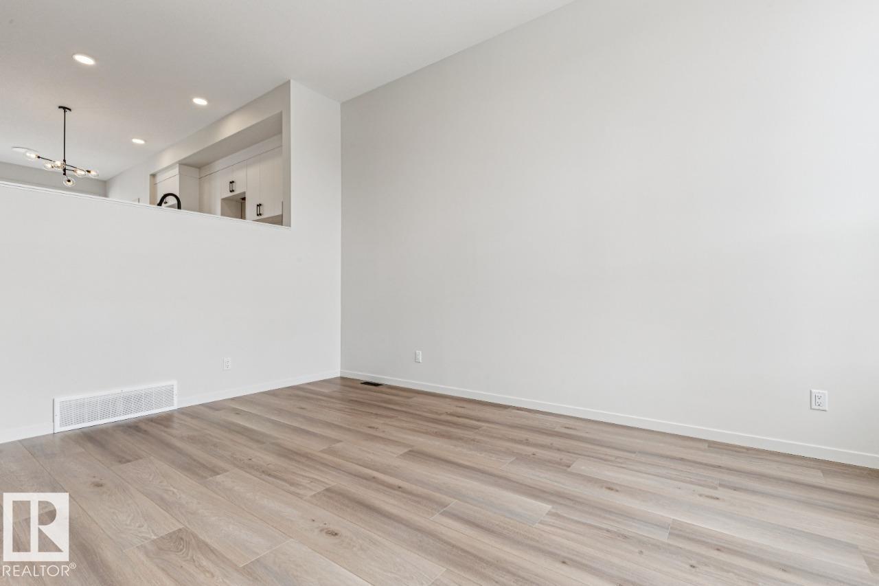 319 30 ST SW
