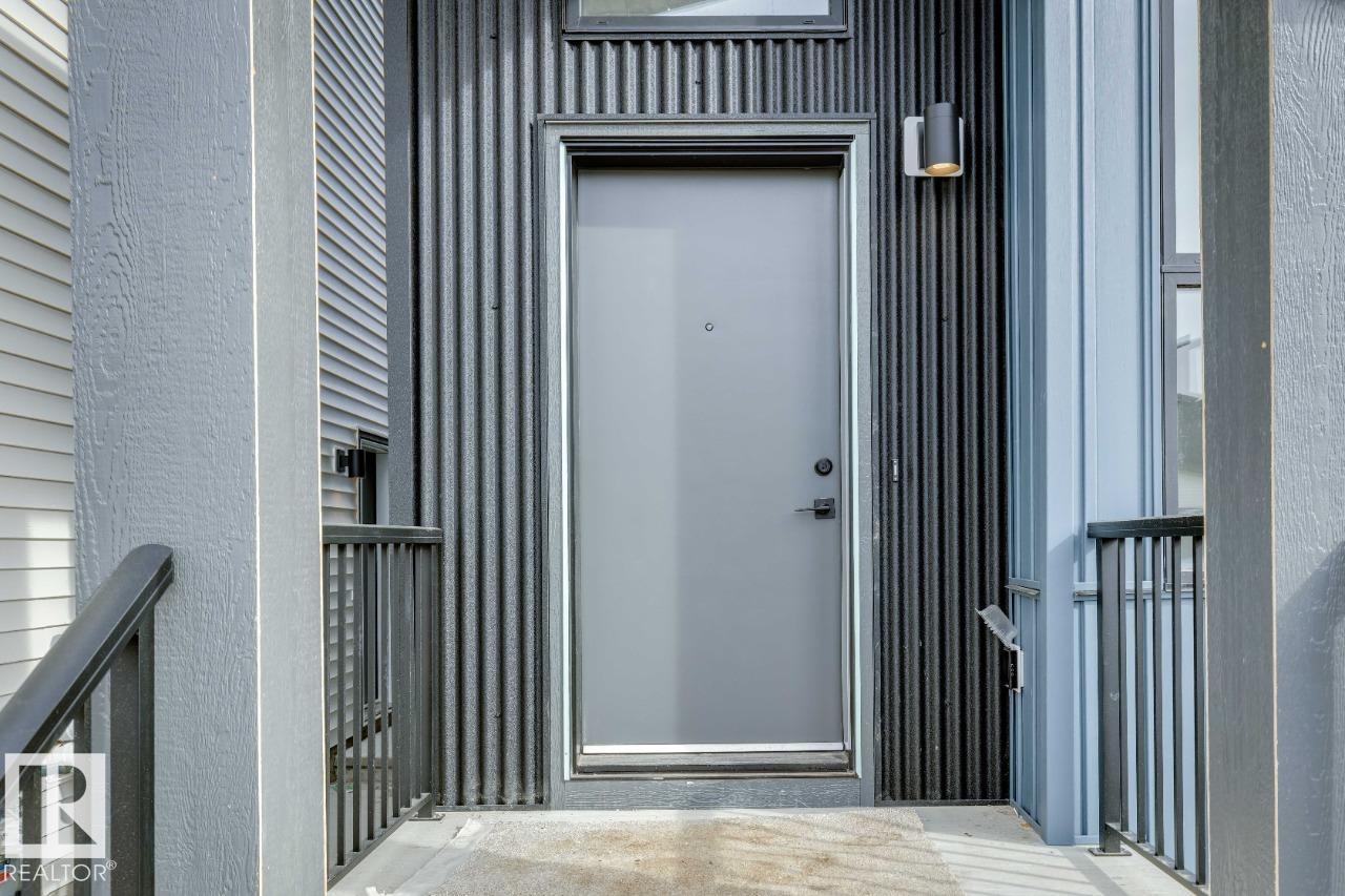 319 30 ST SW