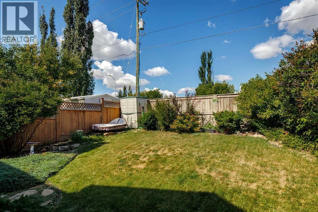 40 Country Hills Bay NW