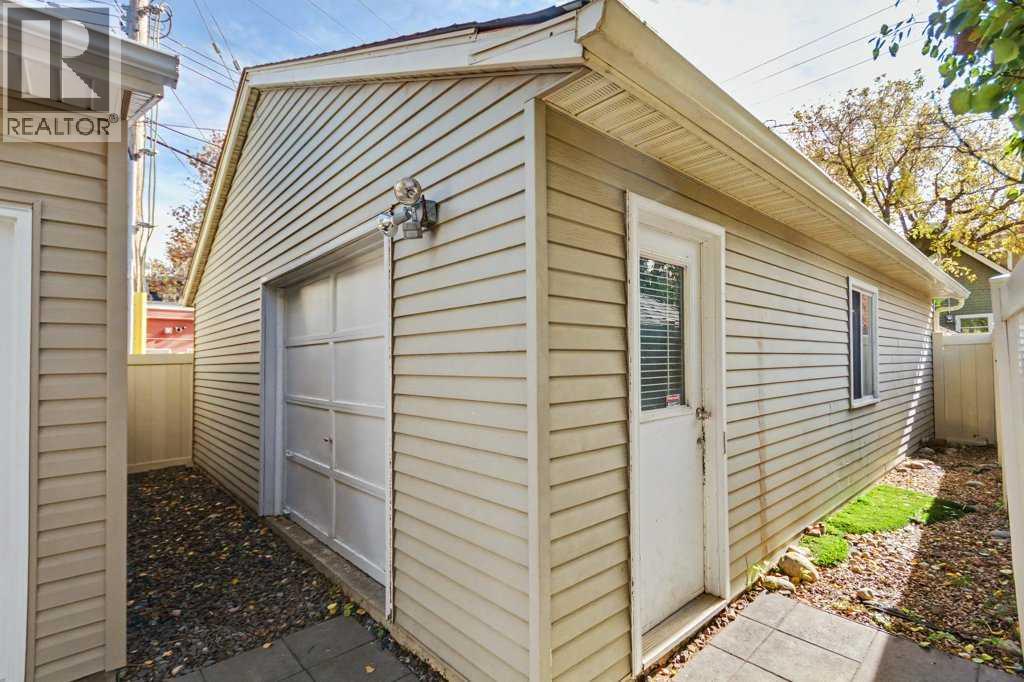 714 4 Street NW