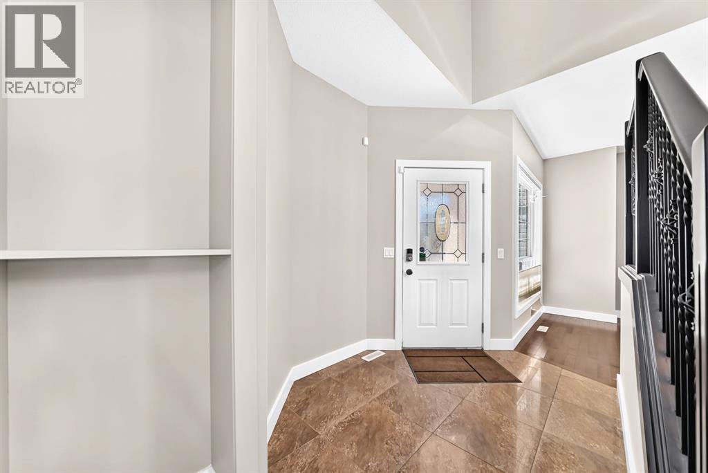 255 Edgebrook Park NW