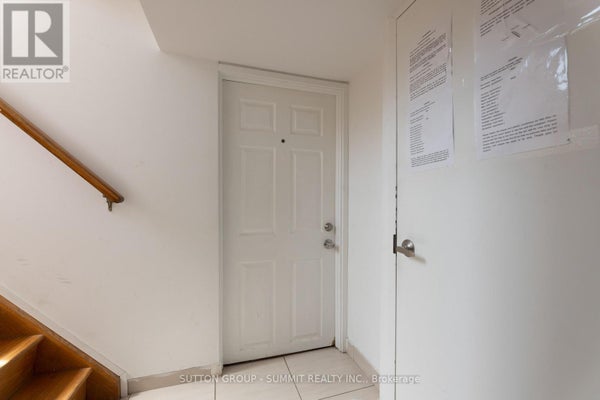 29 Yatescastle Dr, Toronto (Glenfield-Jane Heights), ON 2