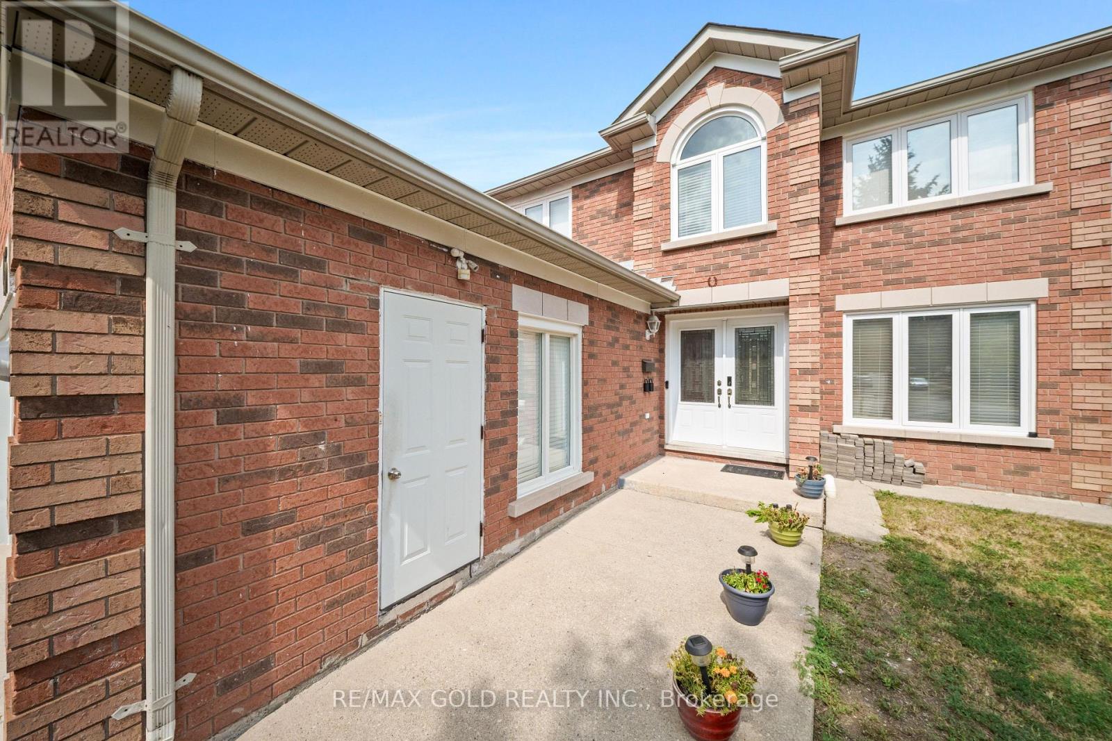 45 EAGLERIDGE DRIVE