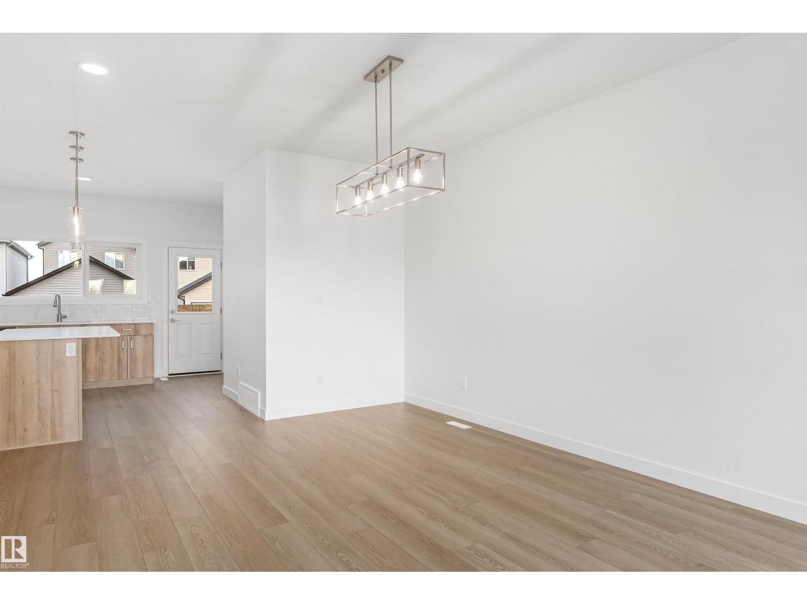 1012 14 AV NW