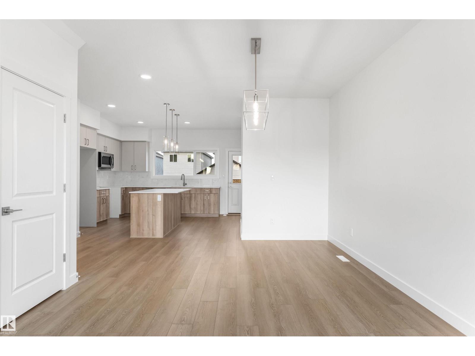 1012 14 AV NW