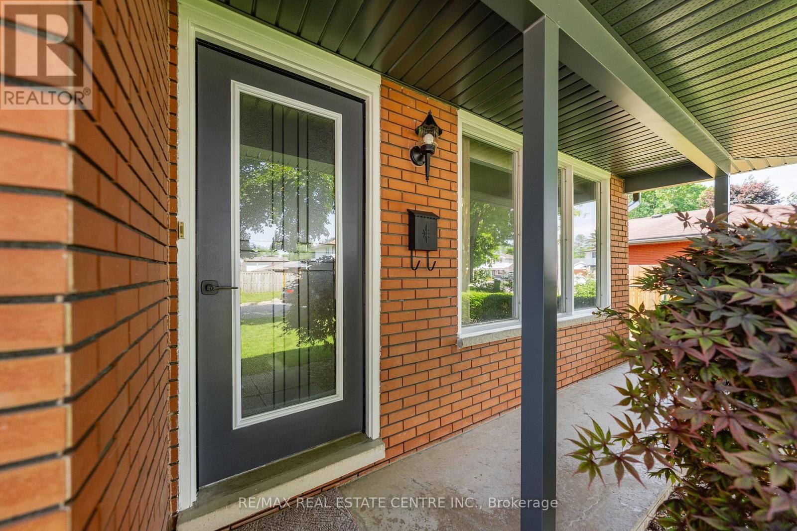 120 ARROWHEAD CRESCENT