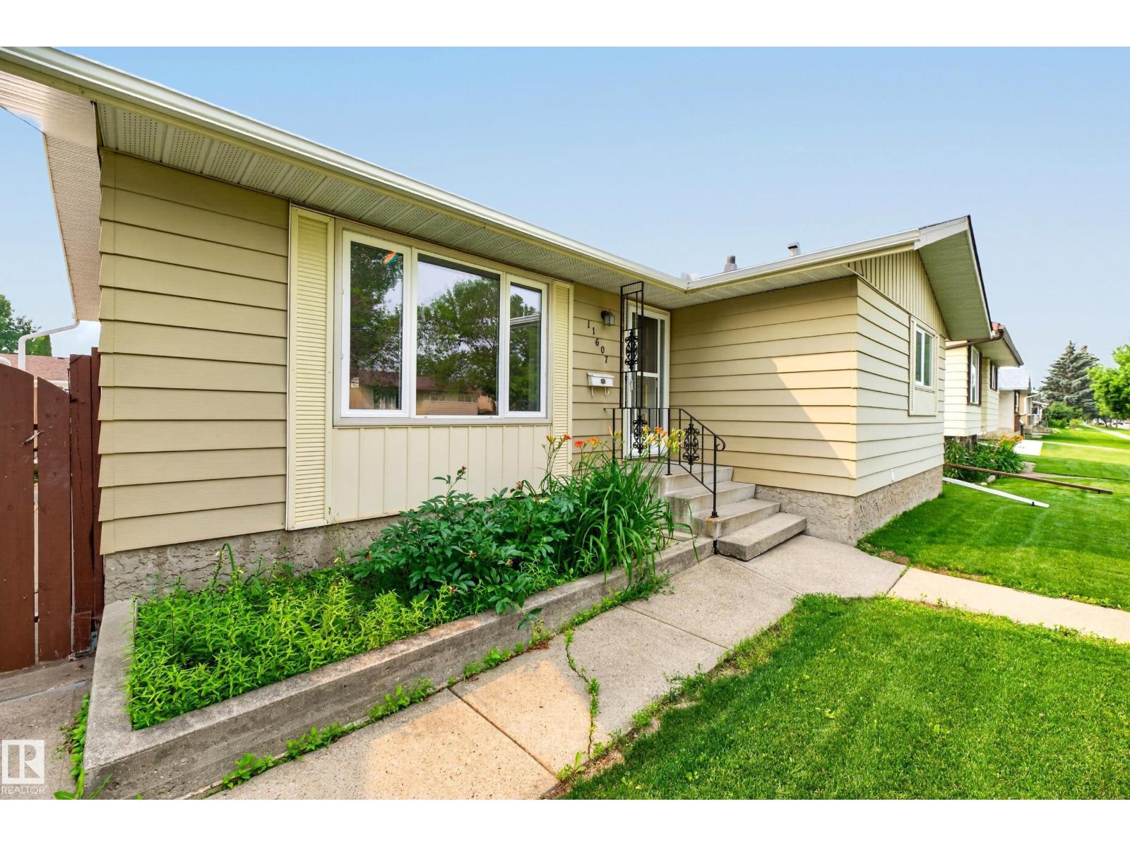 11607 139 AV NW