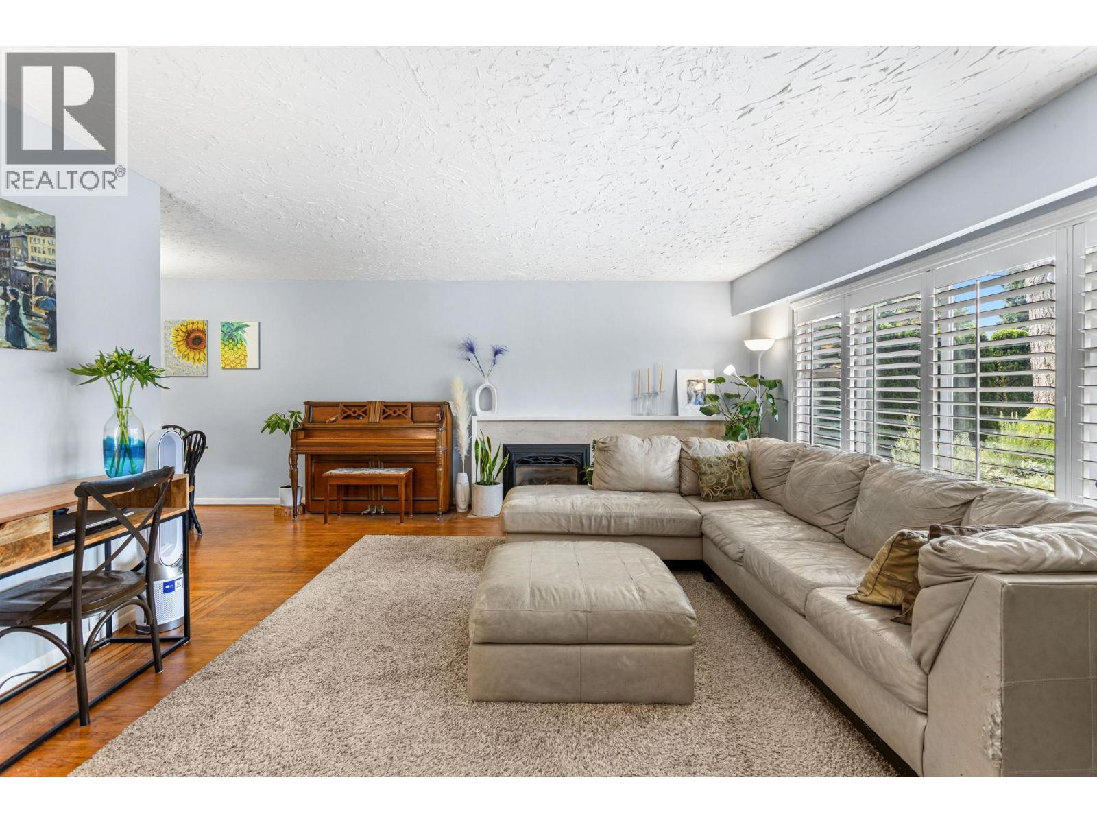 3020 THORNCLIFFE DRIVE