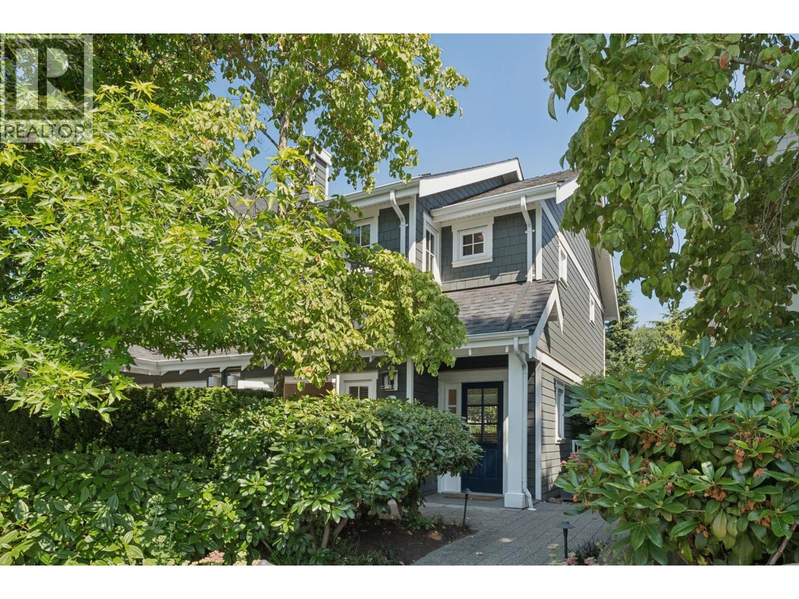 2071 ESQUIMALT AVENUE