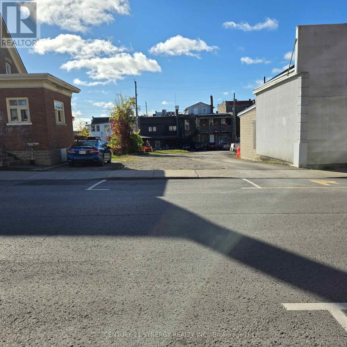 7 WILLIAM STREET E