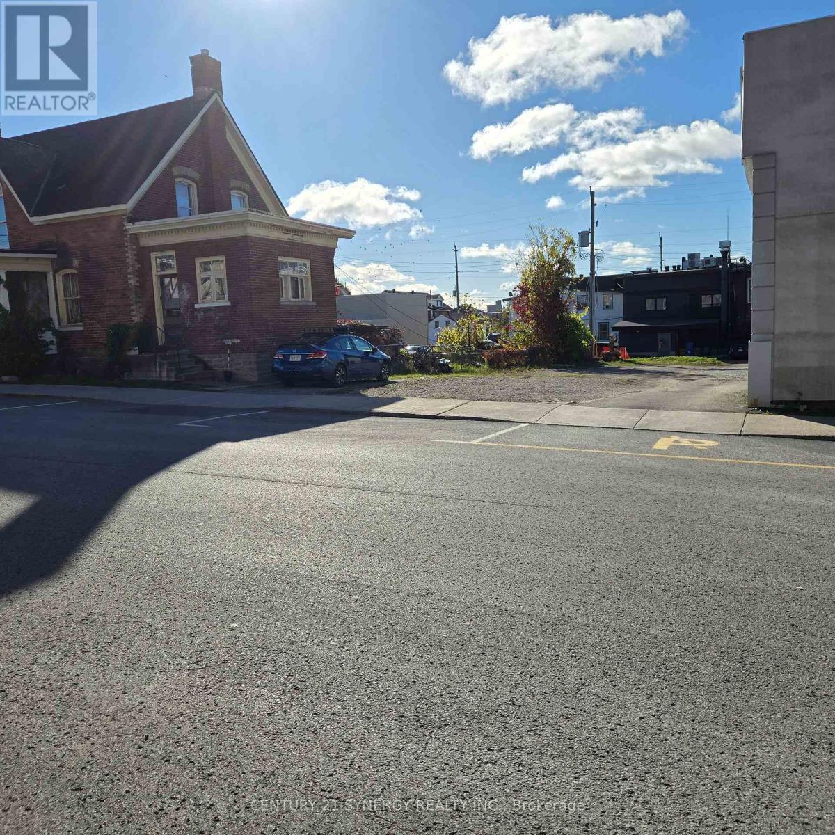 7 WILLIAM STREET E