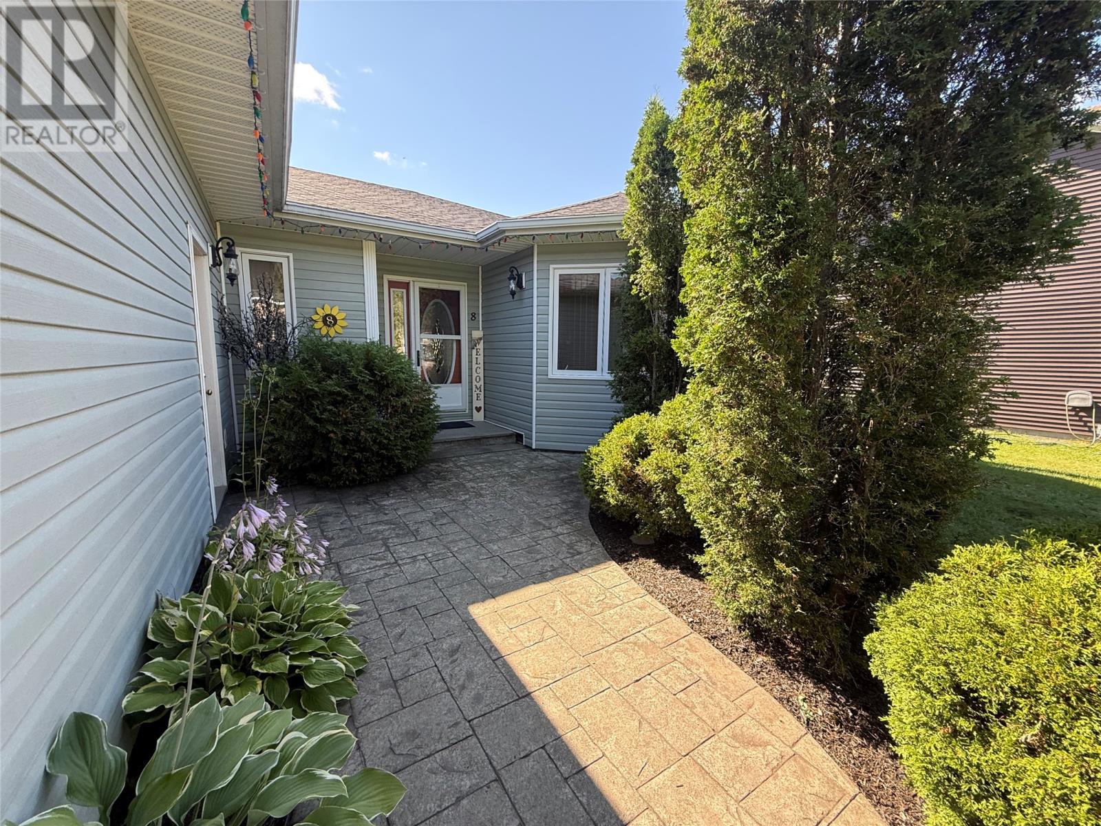 8 Harmsworth Drive