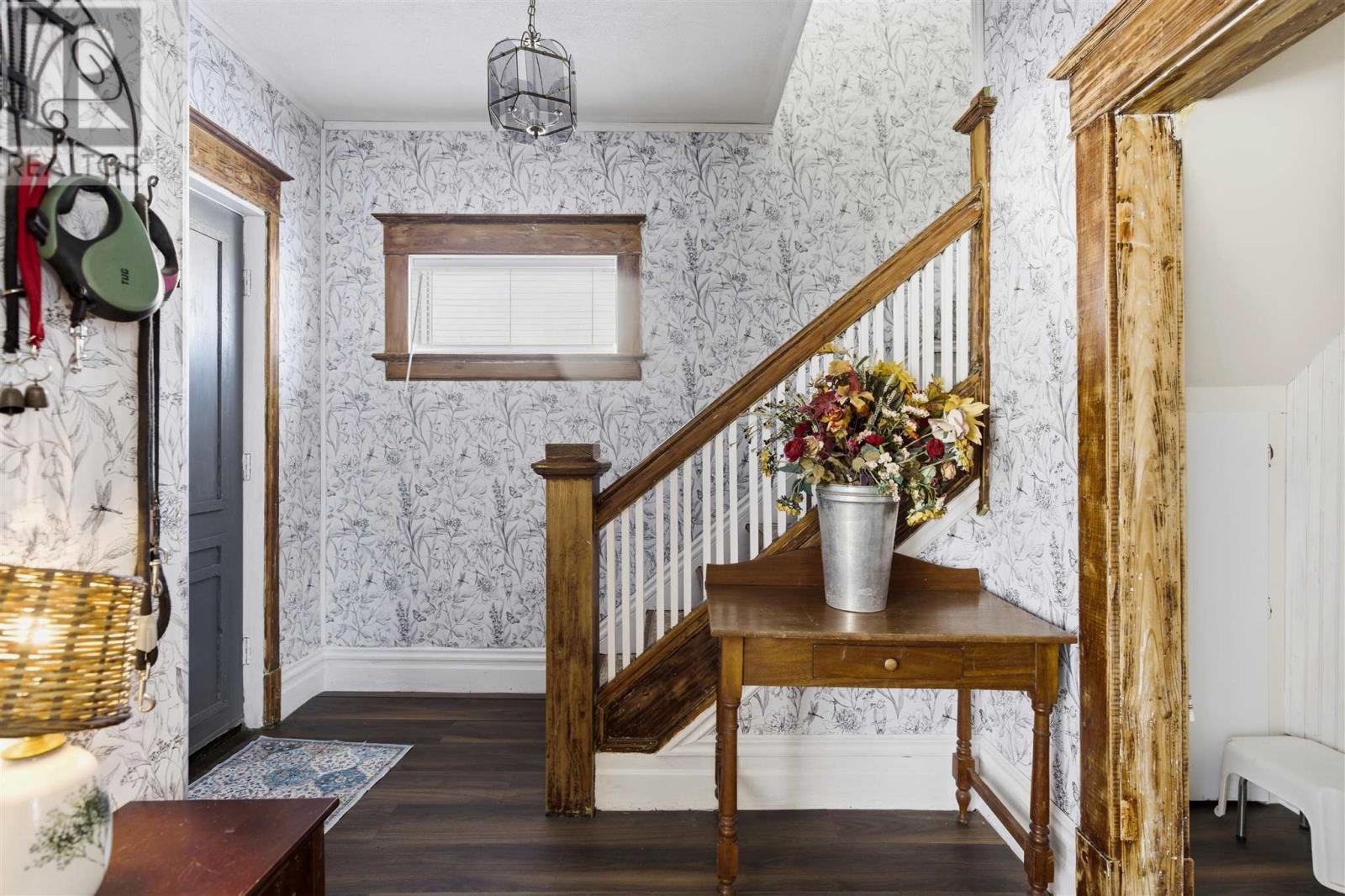 49 Hawthorne AVE - Photo 4