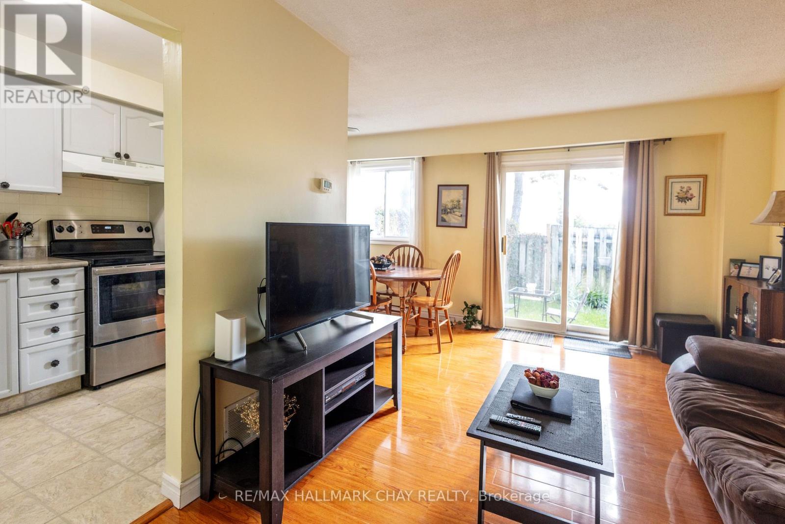 4 - 261 ROSE STREET