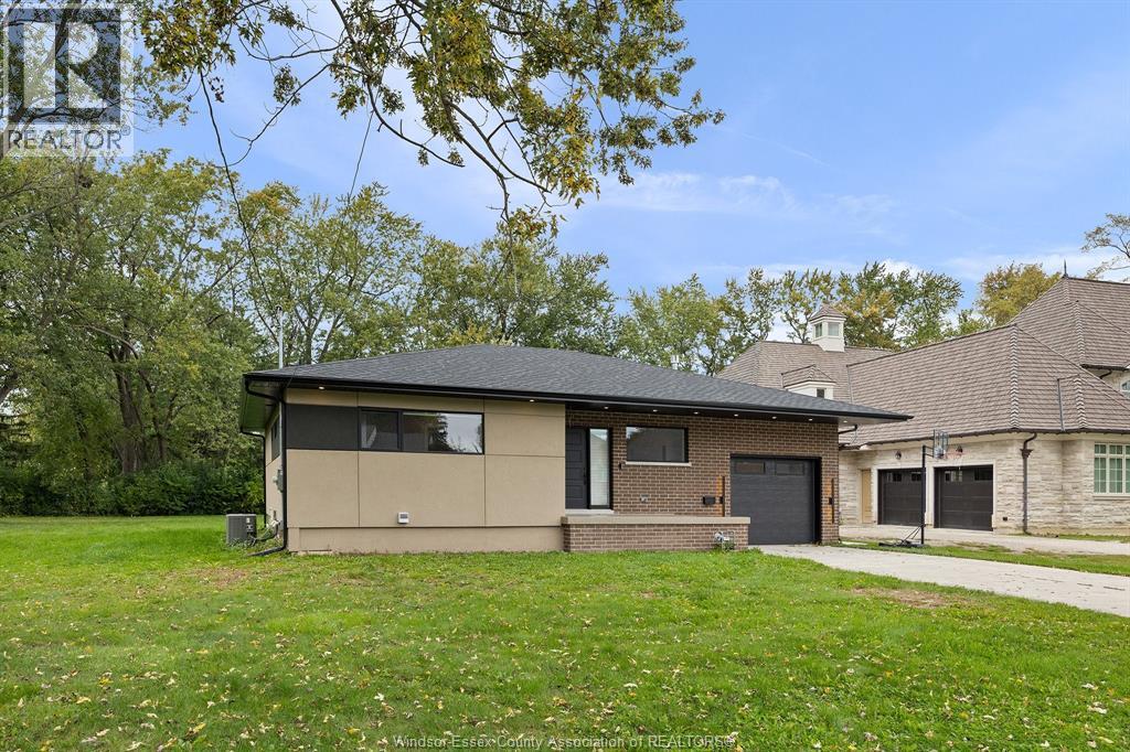 4015 ROSELAND DRIVE East