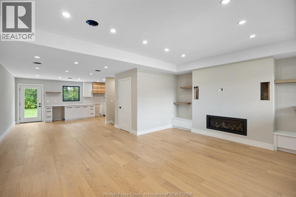 4015 ROSELAND DRIVE East