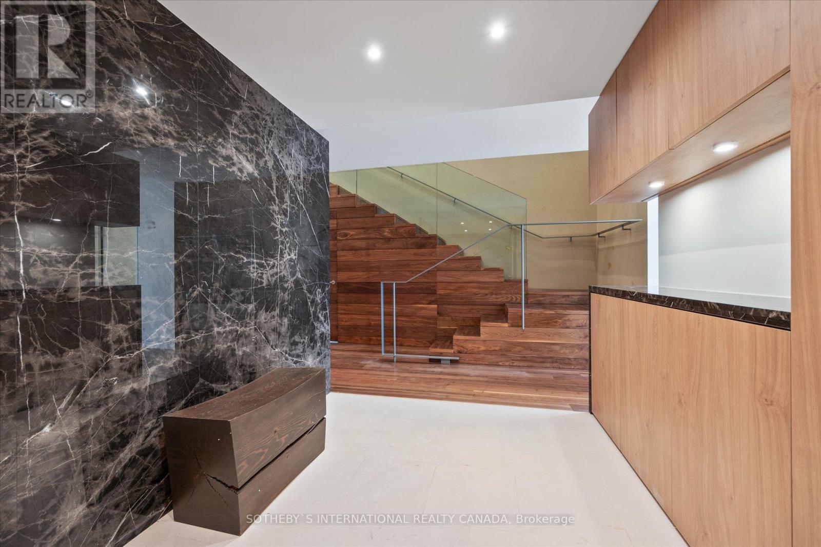 PH1001W - 500 QUEENS QUAY W