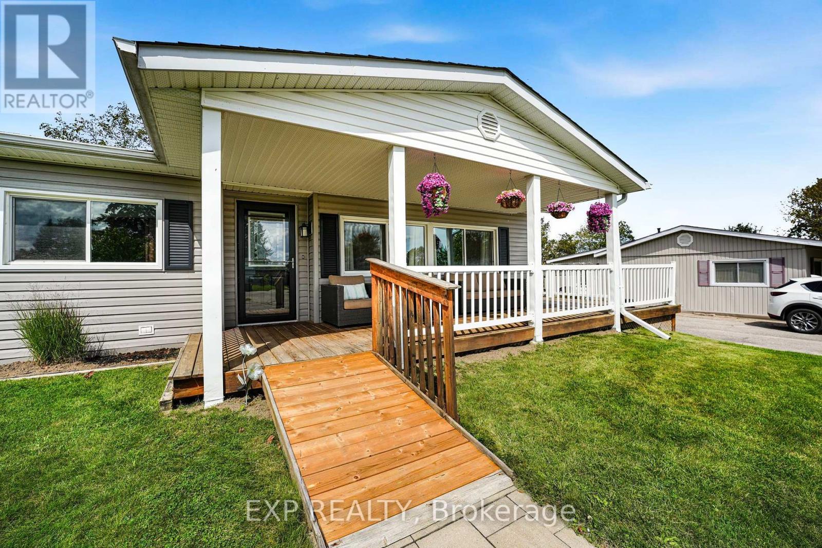 4 FAIRBIRCH COURT