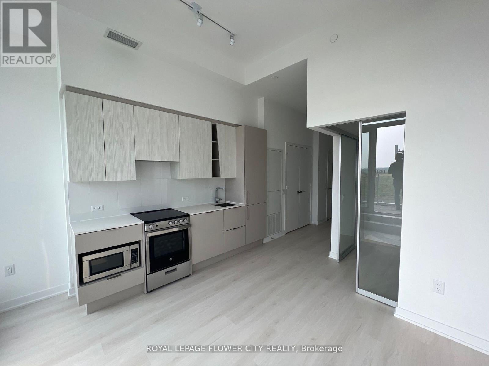 607 - 3900 CONFEDERATION PARKWAY