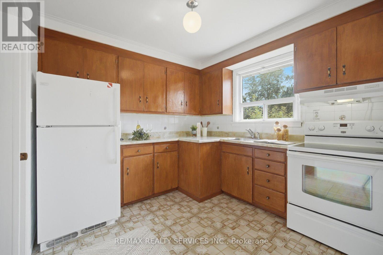 27 EDGEMONT DRIVE