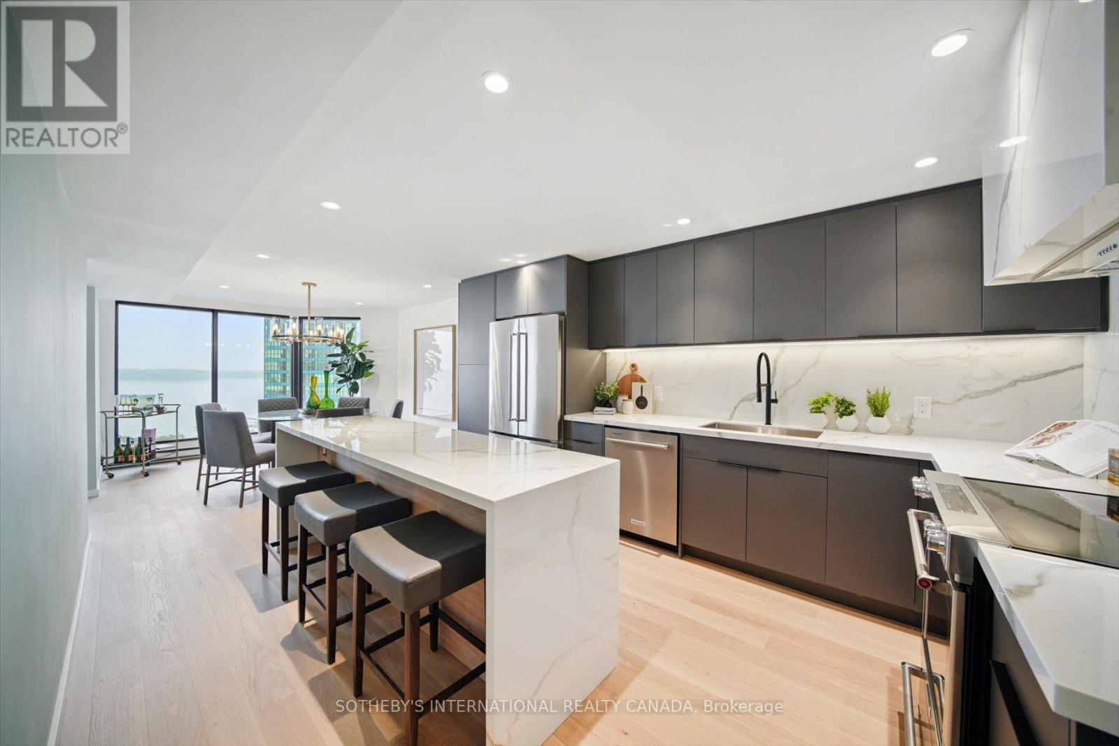 1110 - 65 HARBOUR SQUARE