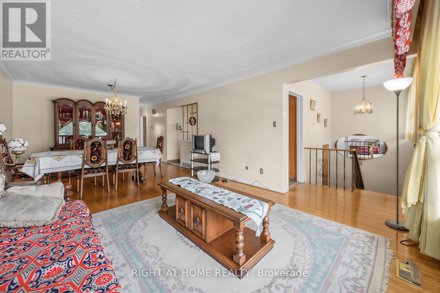 7 DAYSTROM DRIVE