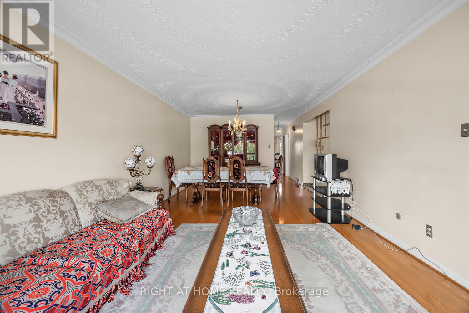 7 DAYSTROM DRIVE
