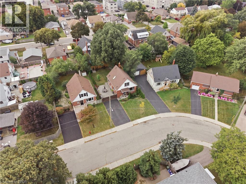 42 DELEVAN Crescent