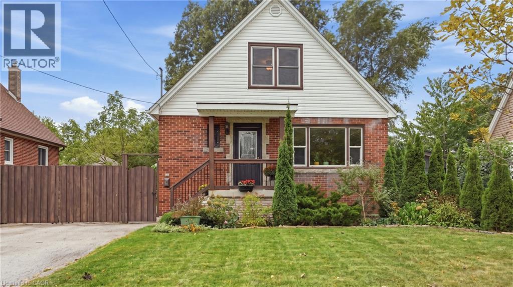 42 DELEVAN Crescent