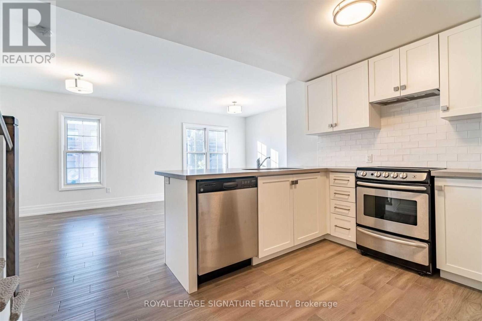 202 - 760 LAKESHORE ROAD E