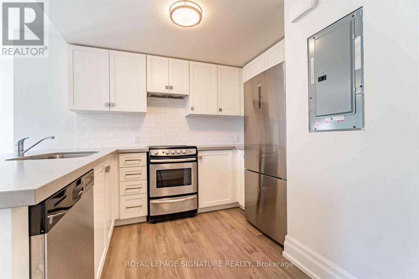 202 - 760 LAKESHORE ROAD E