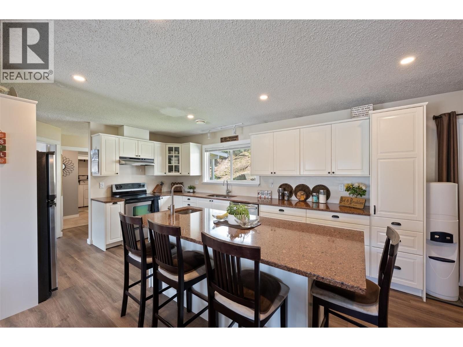 465 Pineview Drive