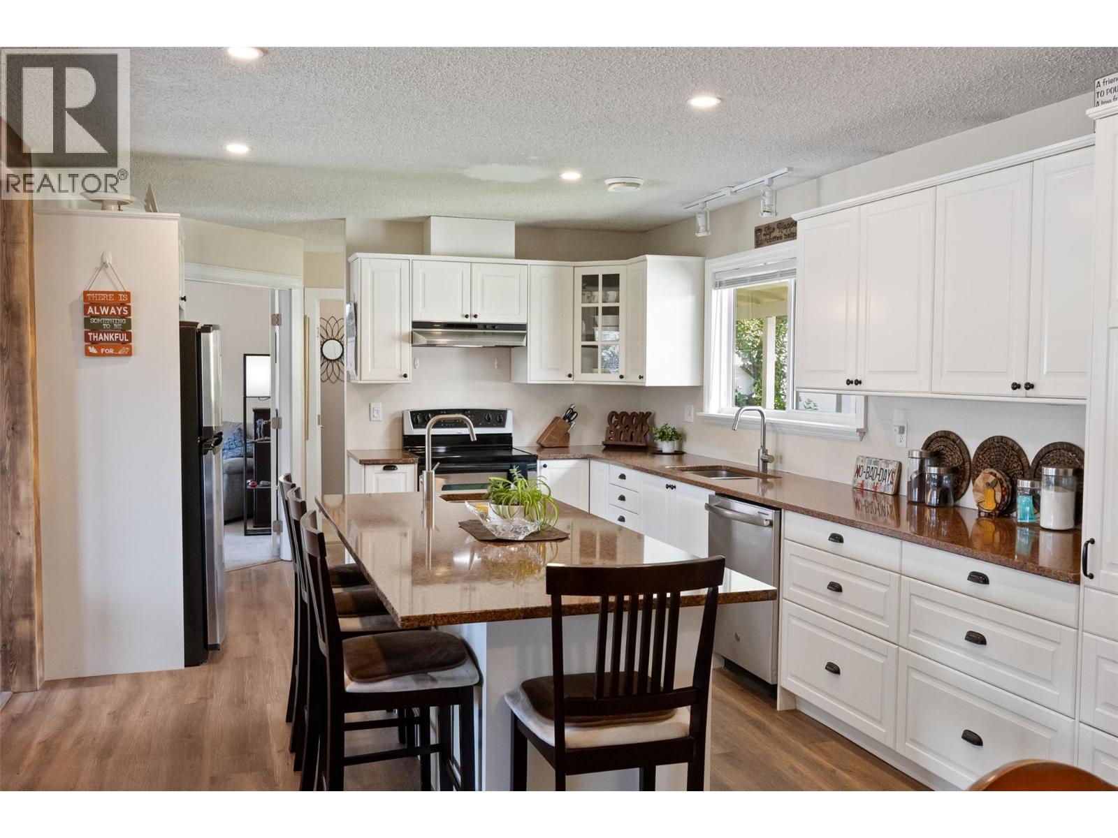 465 Pineview Drive