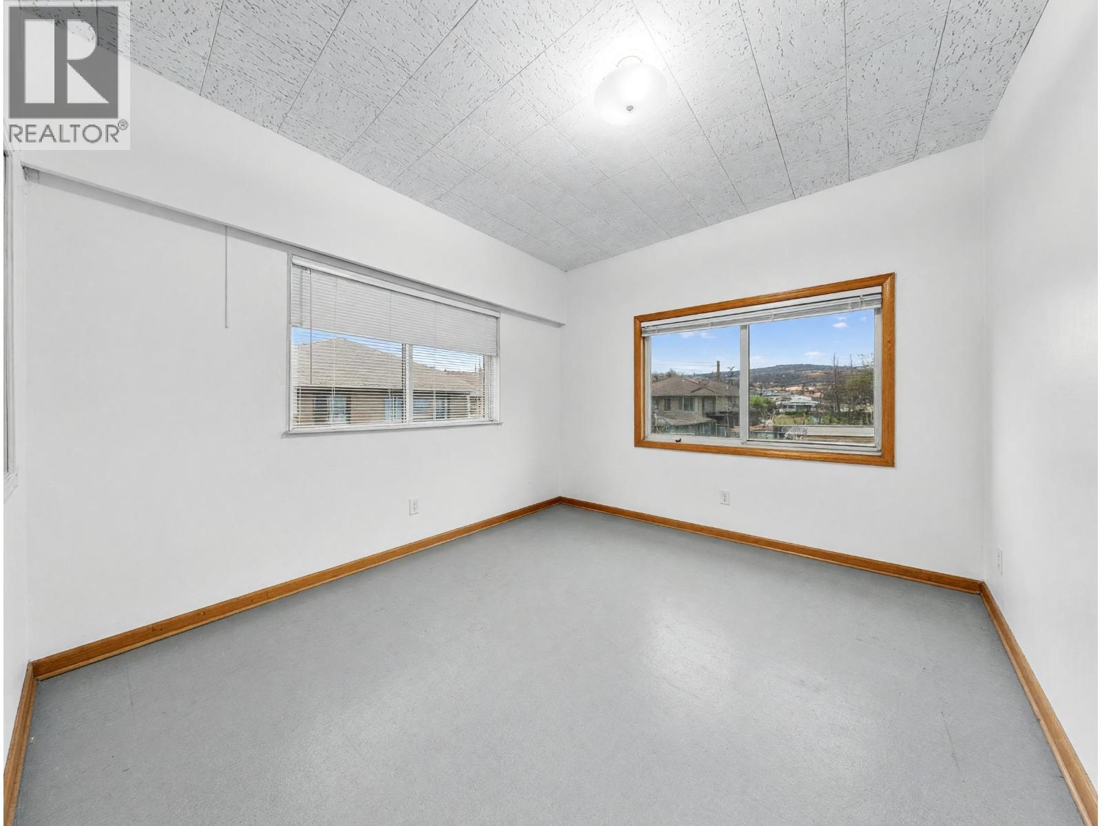 122 W 17TH AVENUE