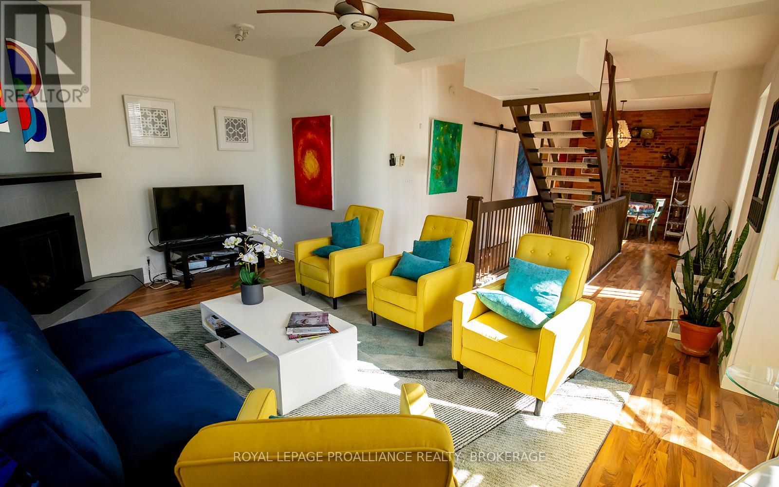 2 - 244 KING STREET E