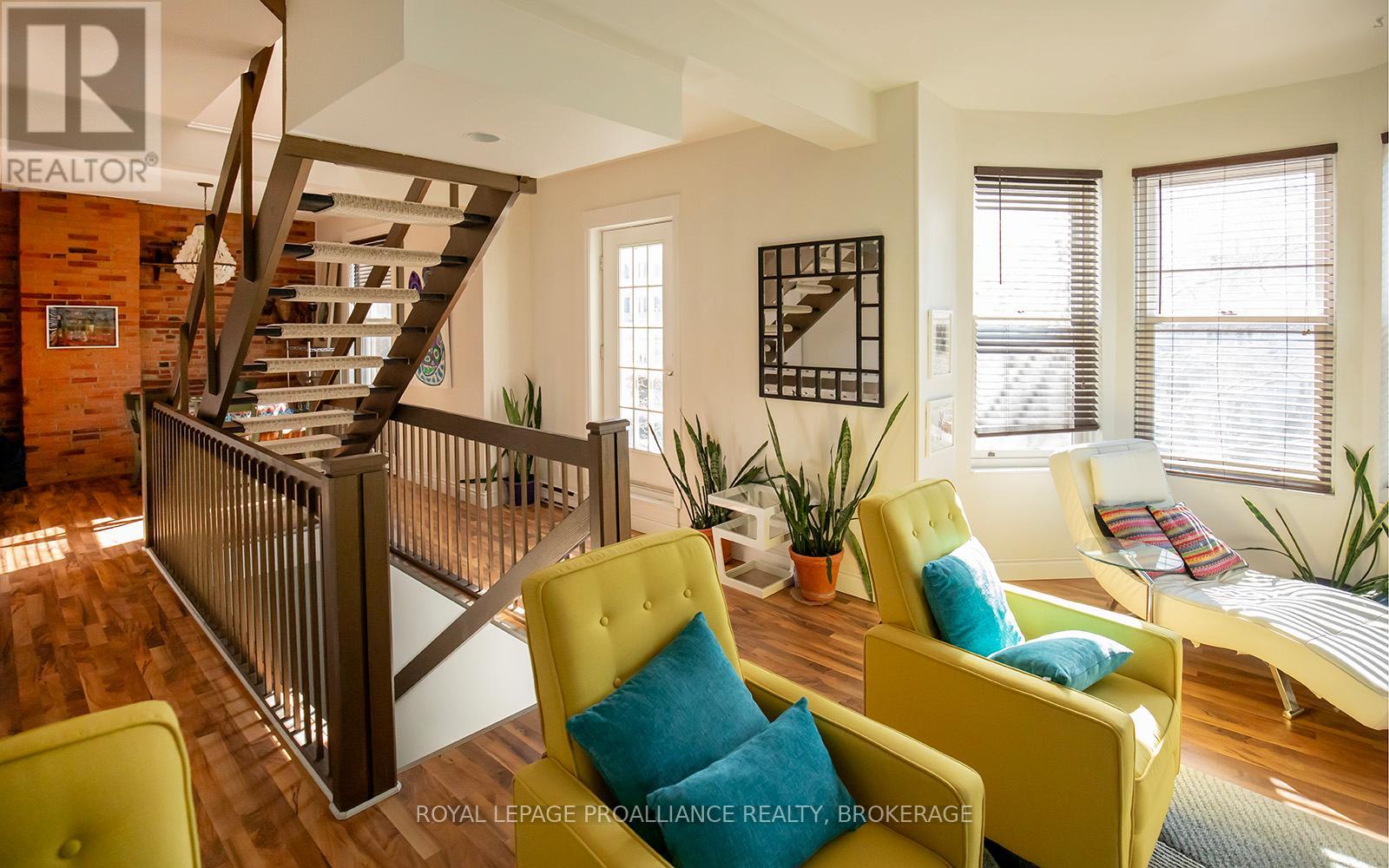 2 - 244 KING STREET E