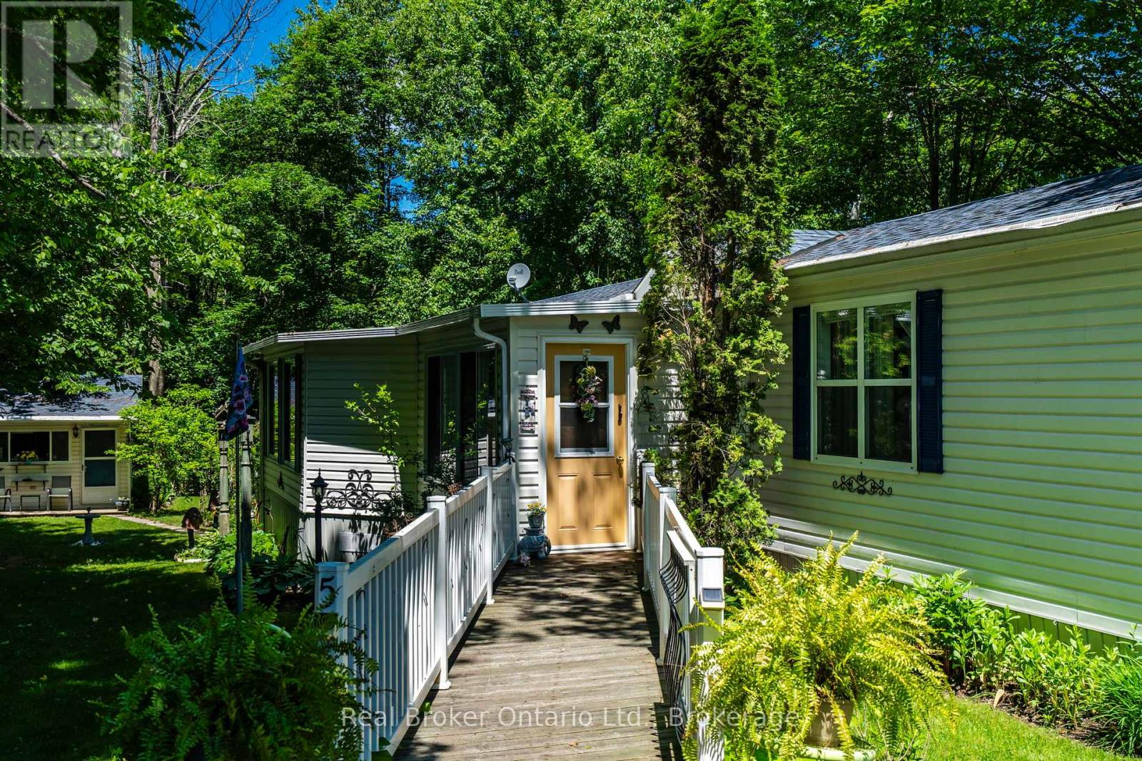 5 - 5411 ELLIOTT SIDE ROAD