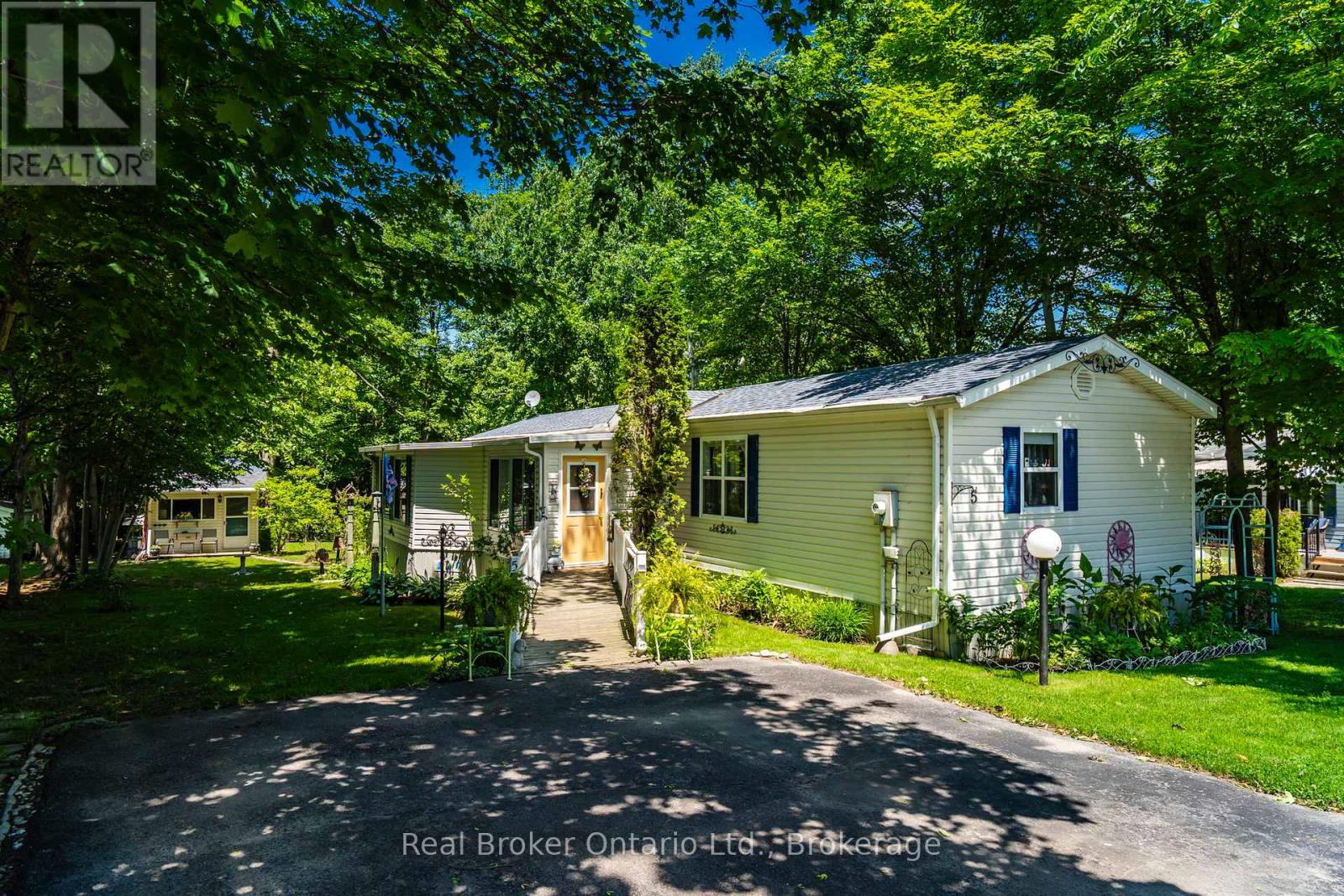 5 - 5411 ELLIOTT SIDE ROAD