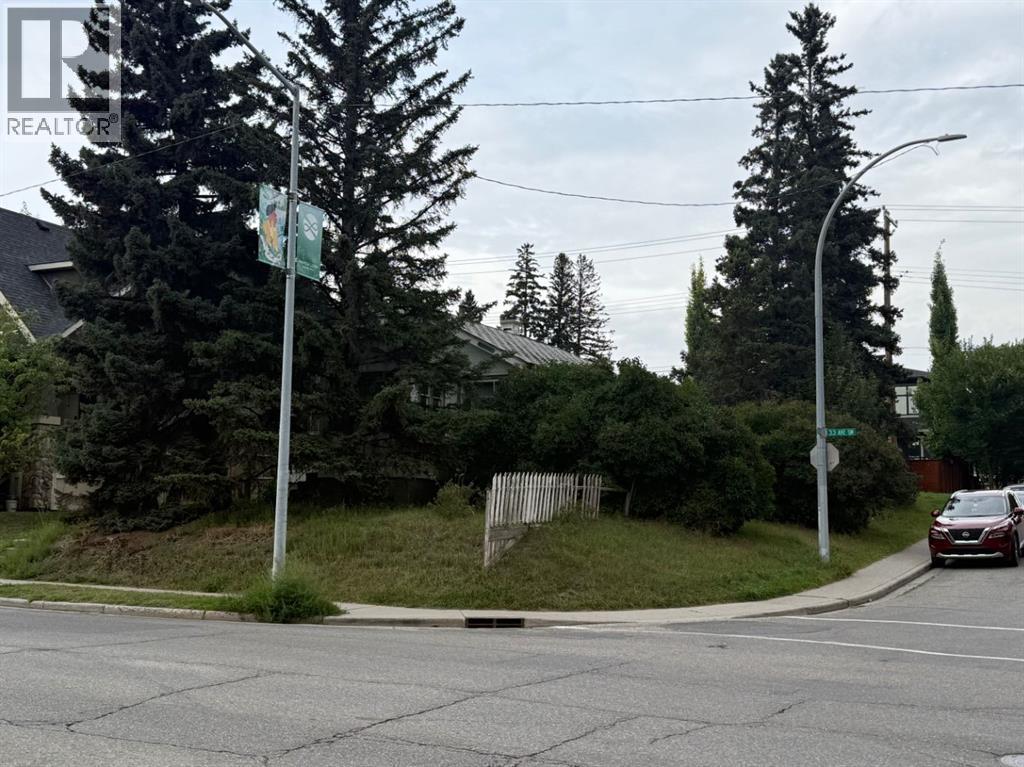 1902 33 Avenue SW