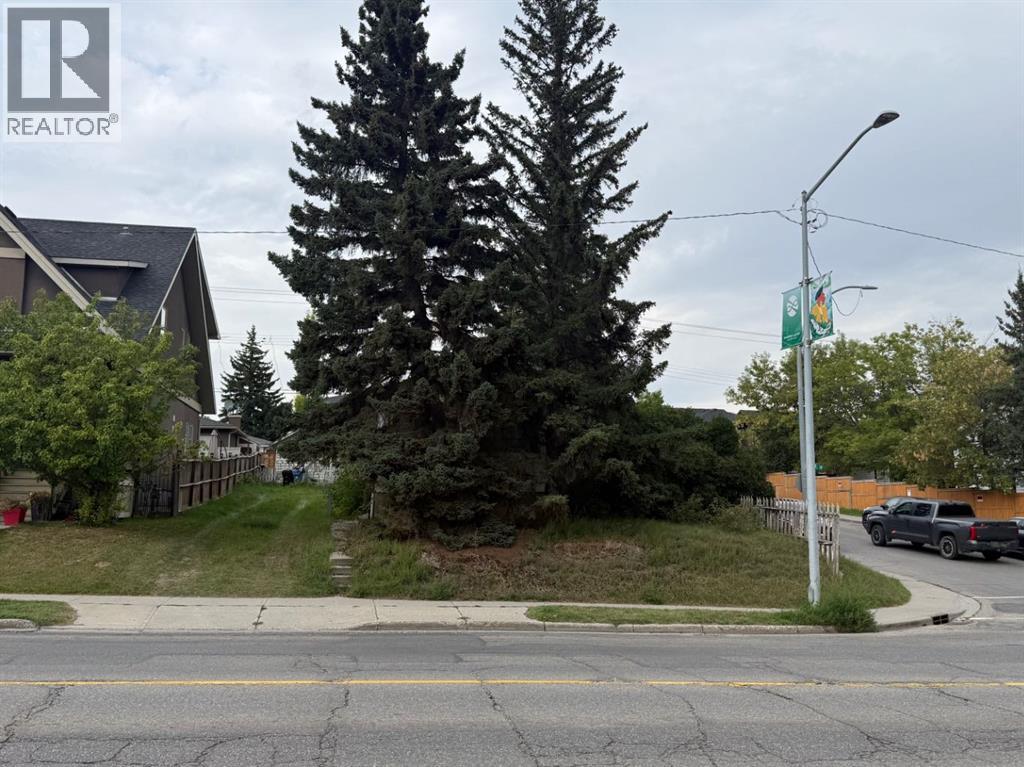 1902 33 AVENUE SW