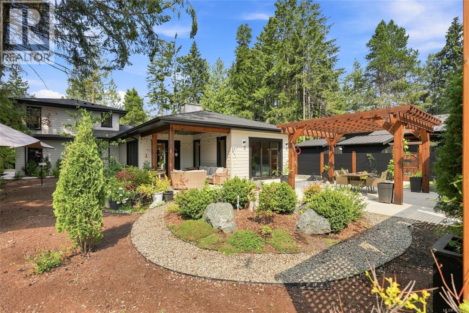 935 Meadowlark Pl