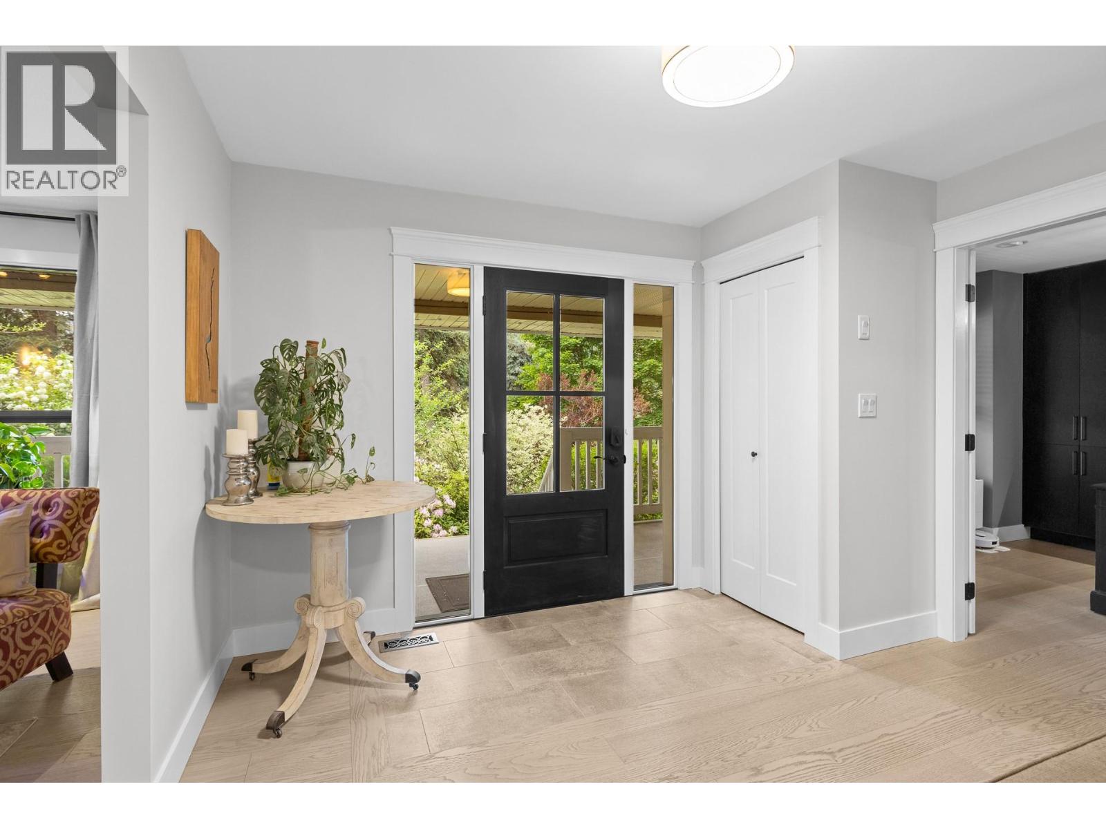 7654 Falconridge Crescent