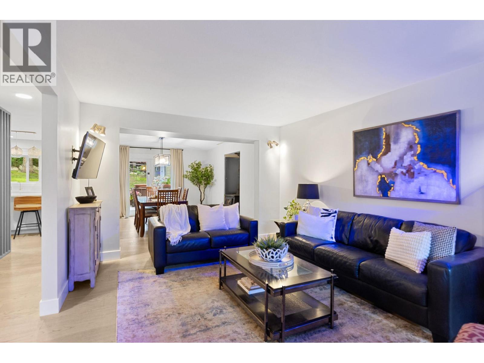 7654 Falconridge Crescent