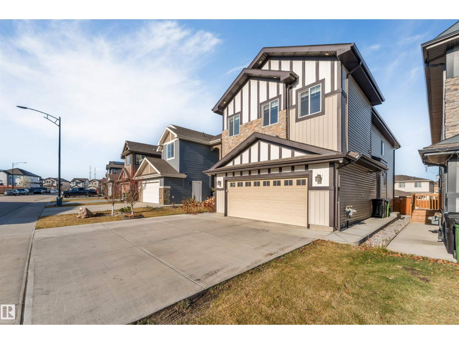 2512 13 AV NW
