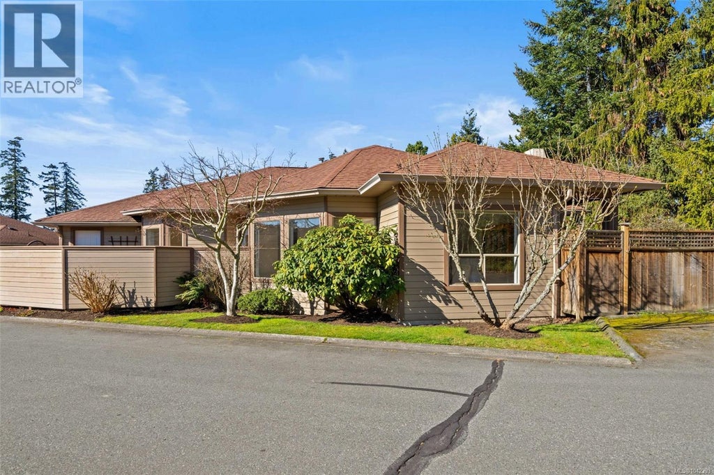 601 4515 PIPELINE RD, SAANICH, BC V8Z 5M3 - Image 3692872956.jpeg?d=l