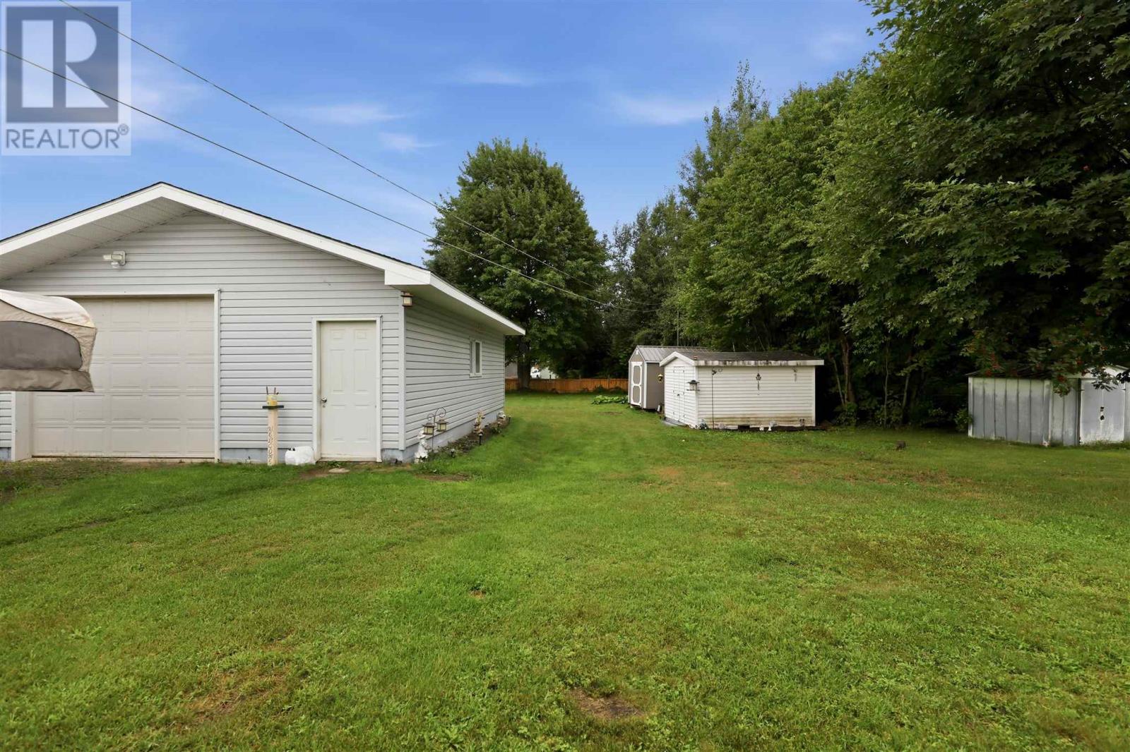 39 Park ST - Photo 4